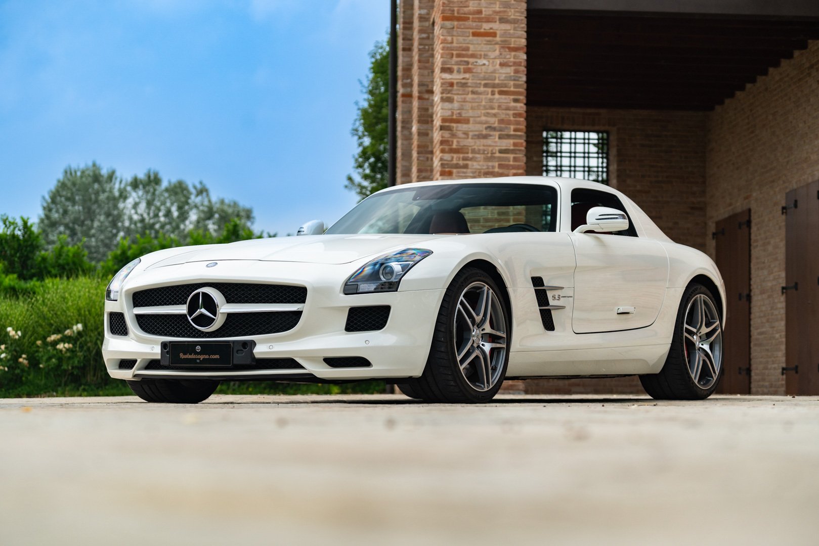 Mercedes Benz SLS AMG 