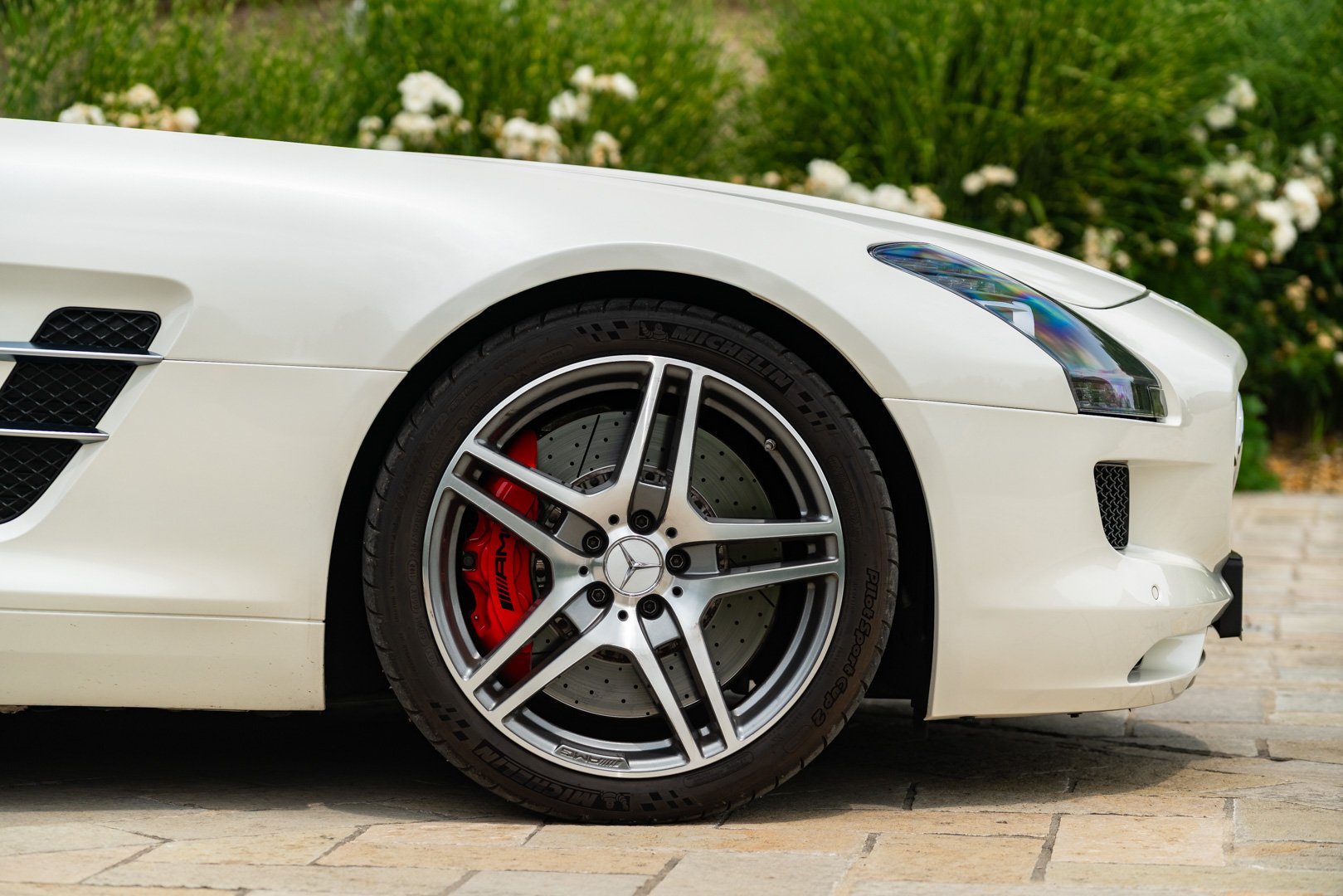 Mercedes Benz SLS AMG 