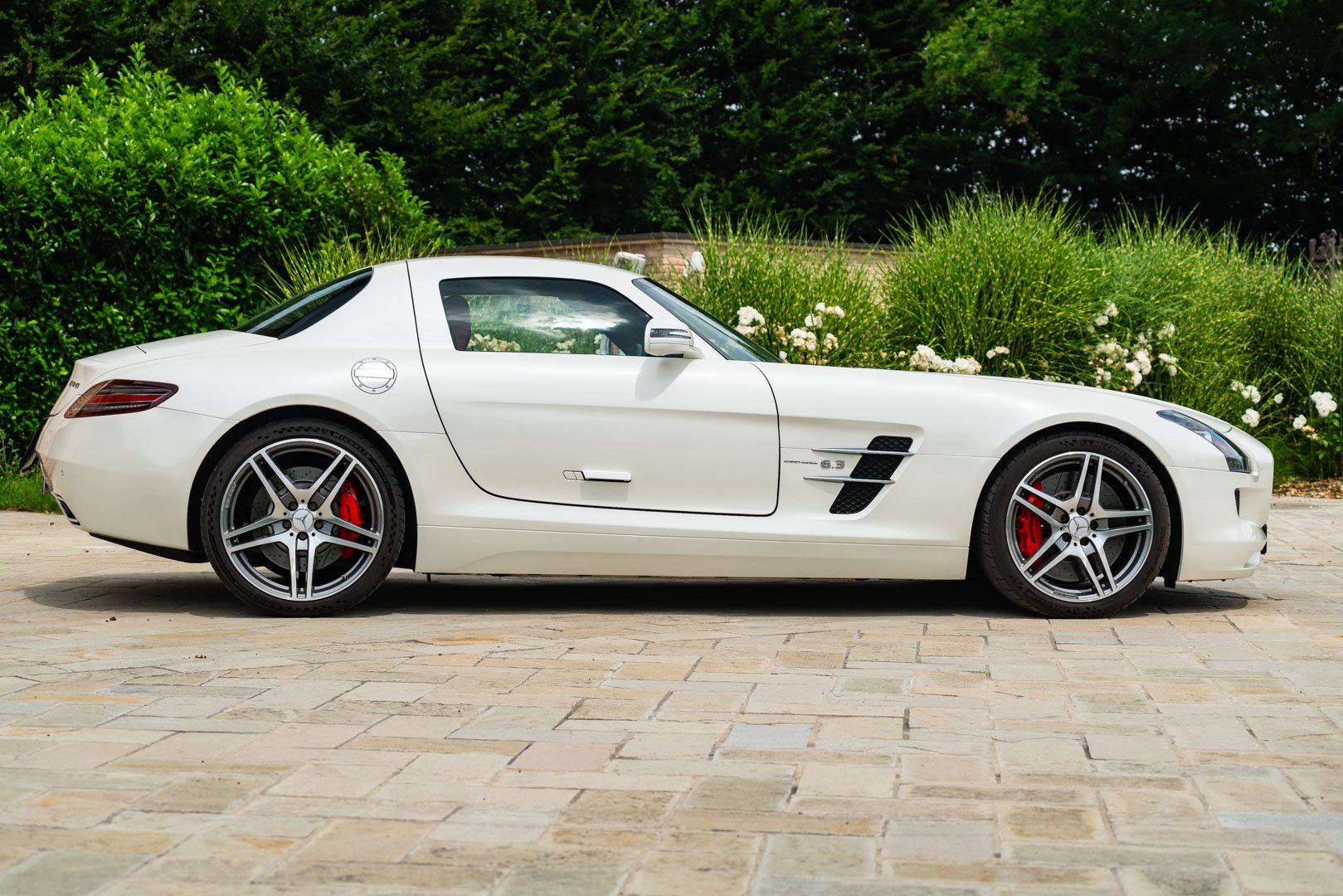 Mercedes Benz SLS AMG 