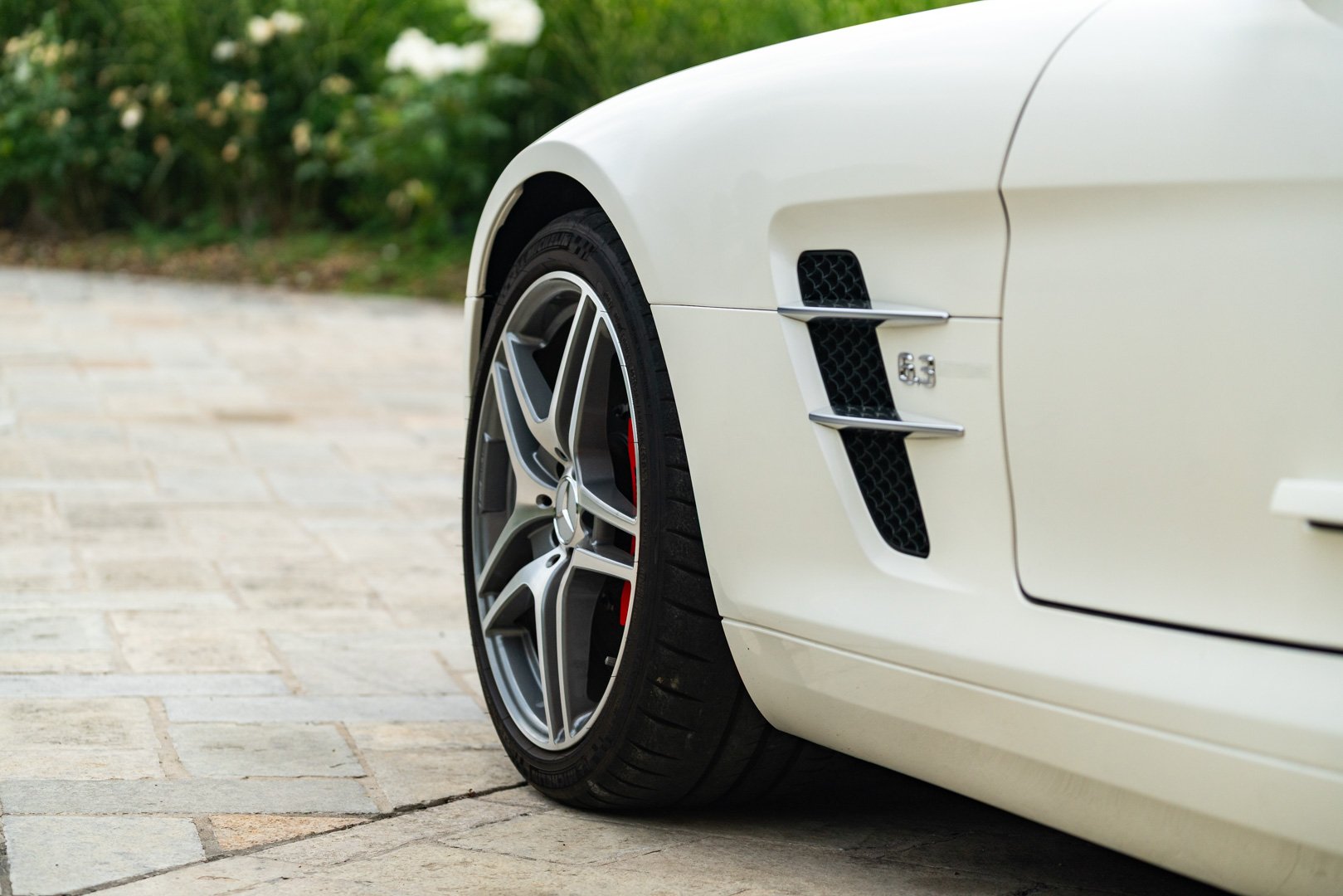 Mercedes Benz SLS AMG 