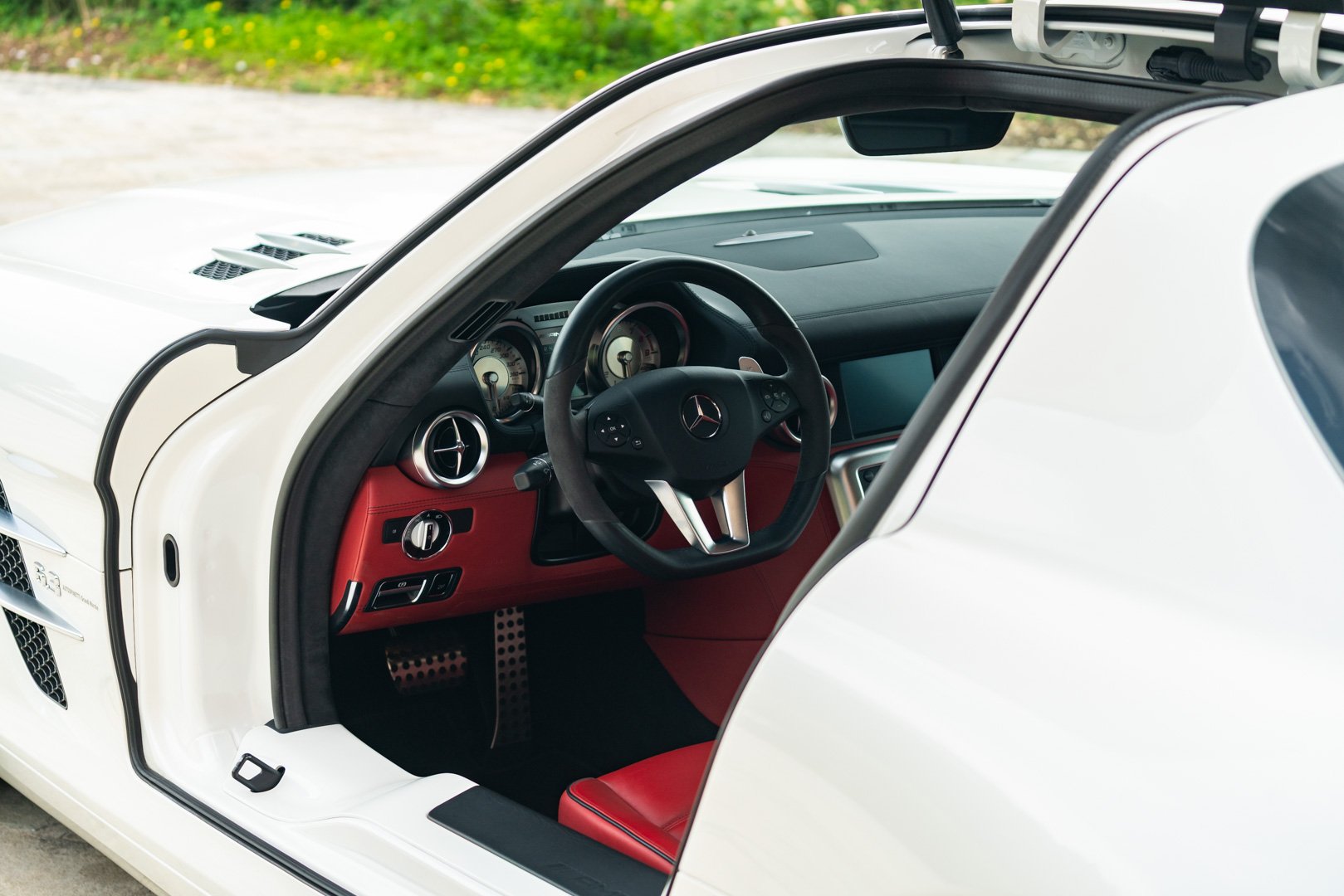 Mercedes Benz SLS AMG 