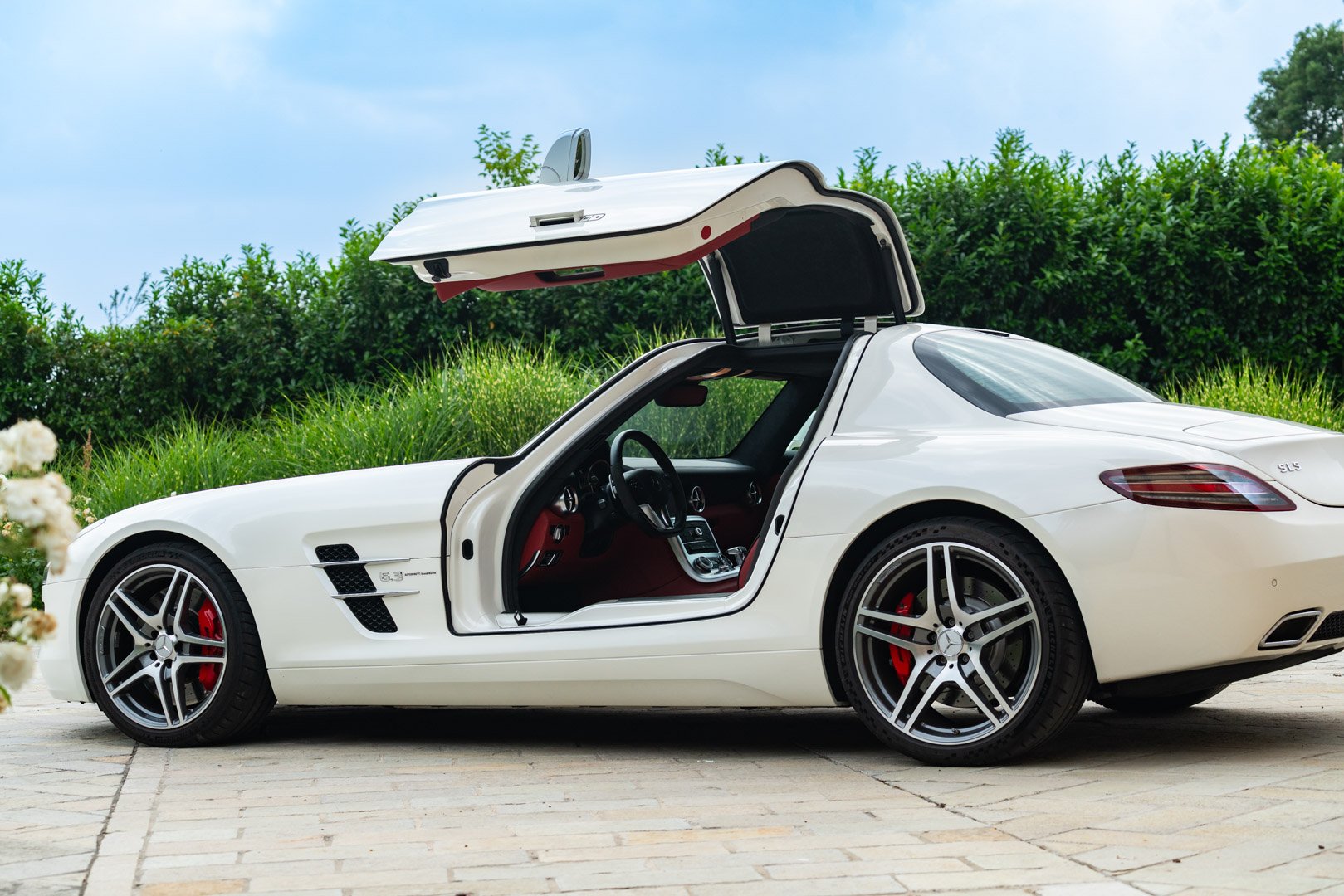 Mercedes Benz SLS AMG 