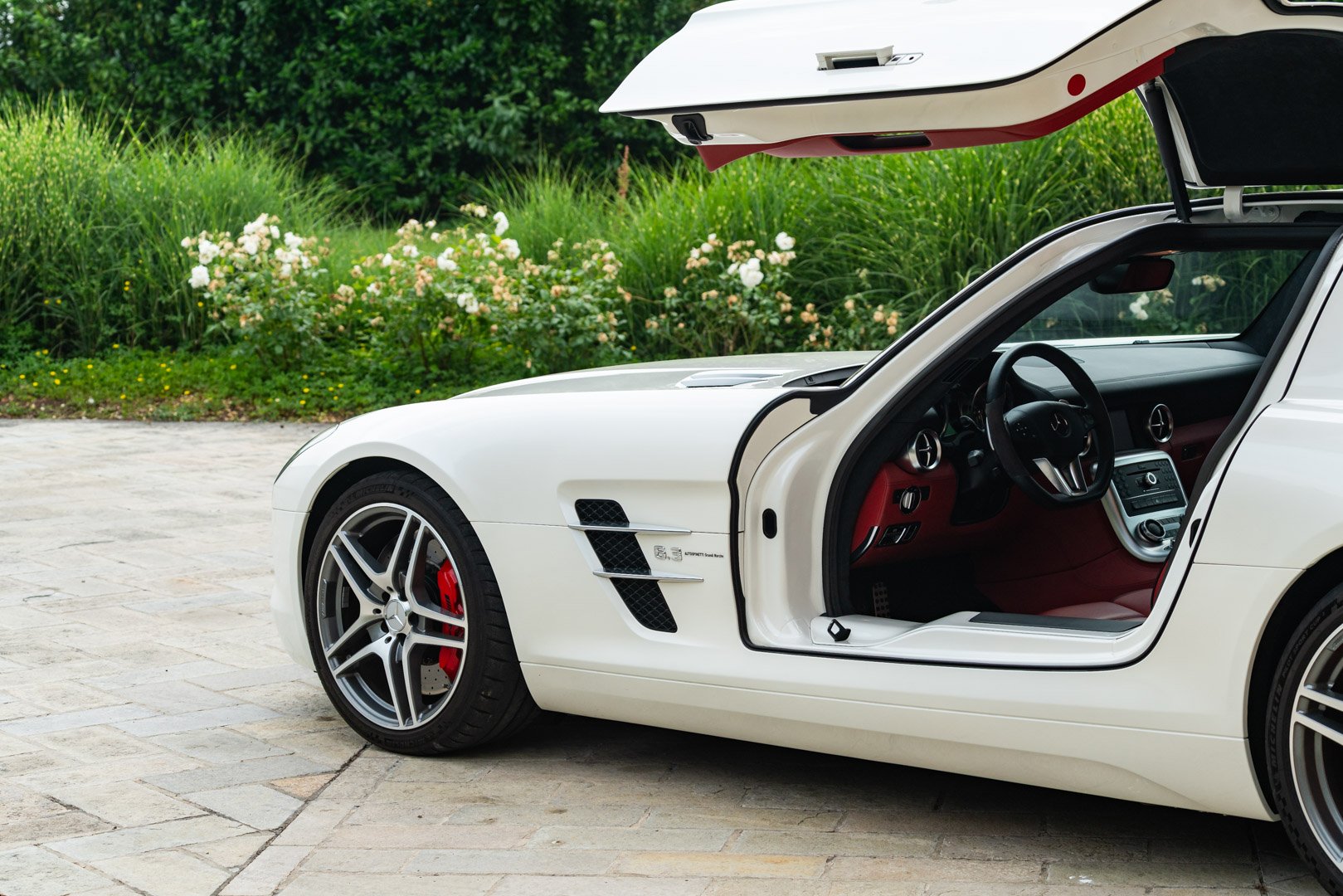 Mercedes Benz SLS AMG 