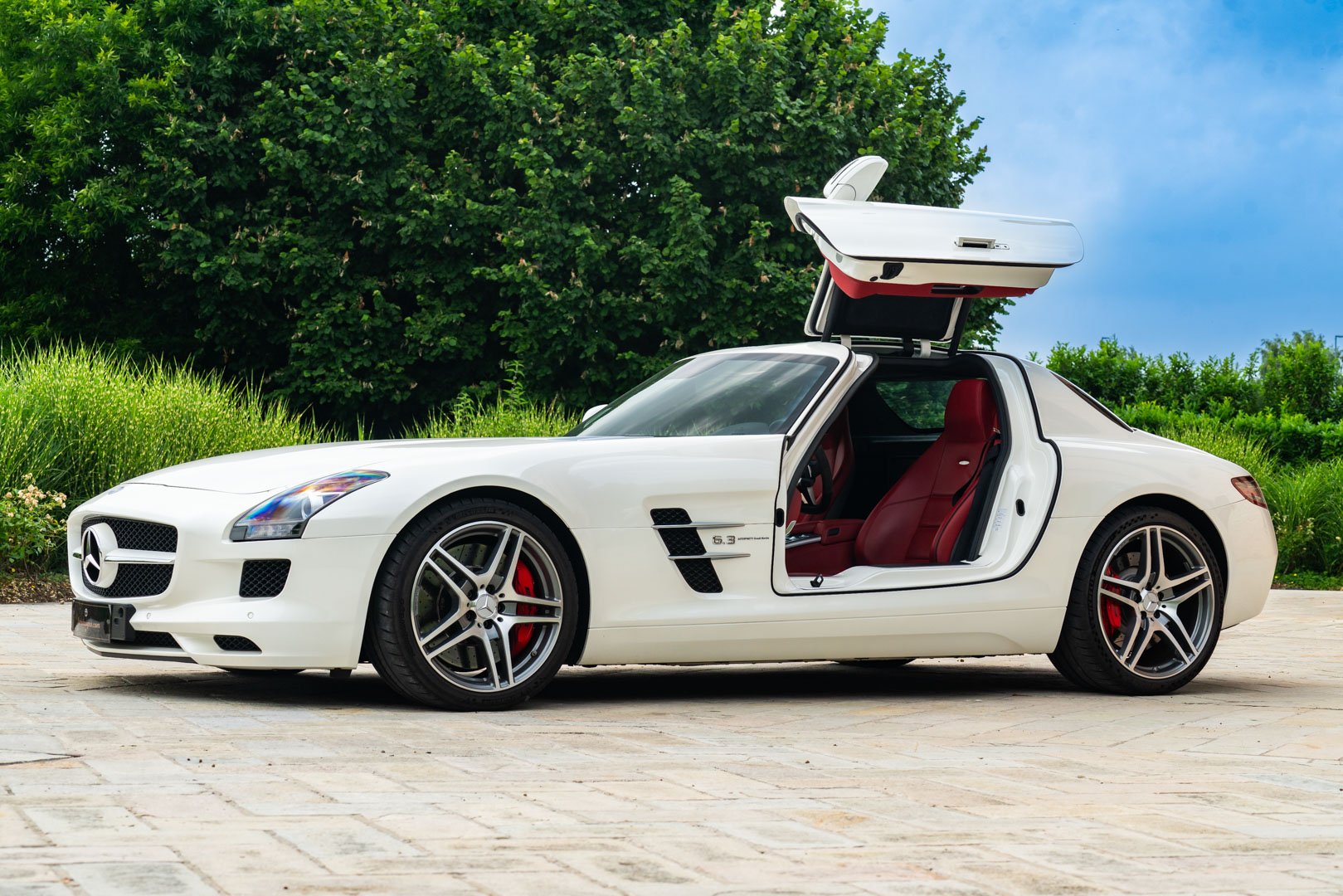 Mercedes Benz SLS AMG 