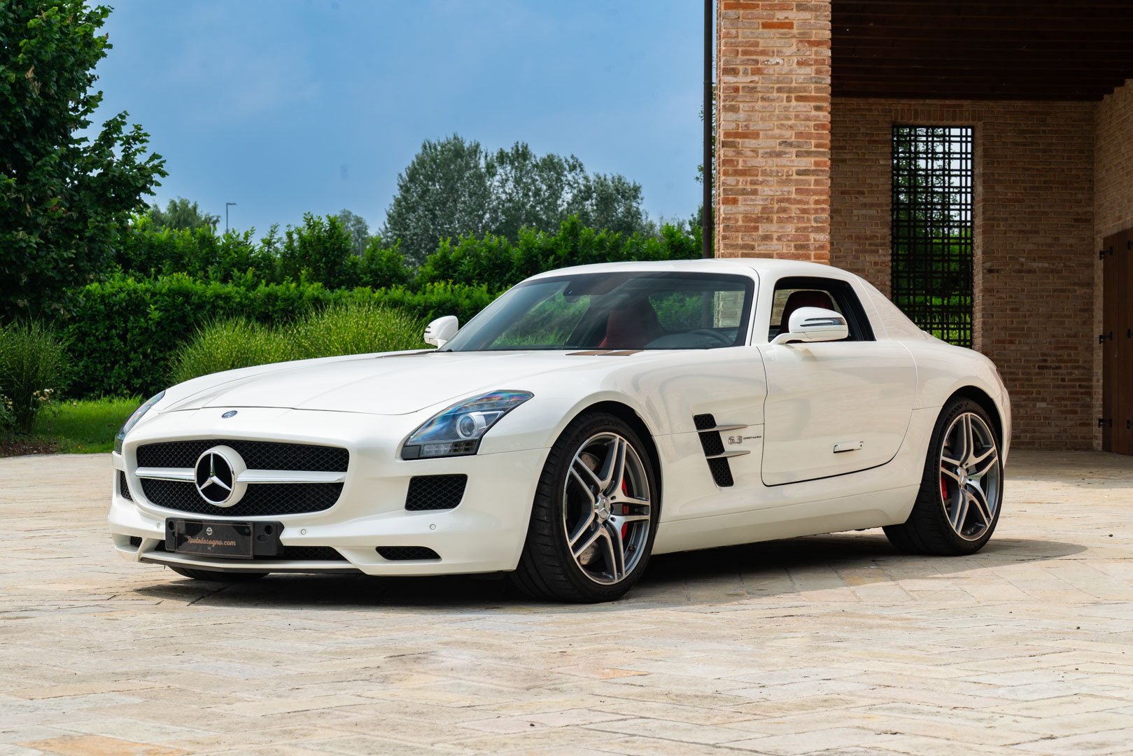 Mercedes Benz SLS AMG 