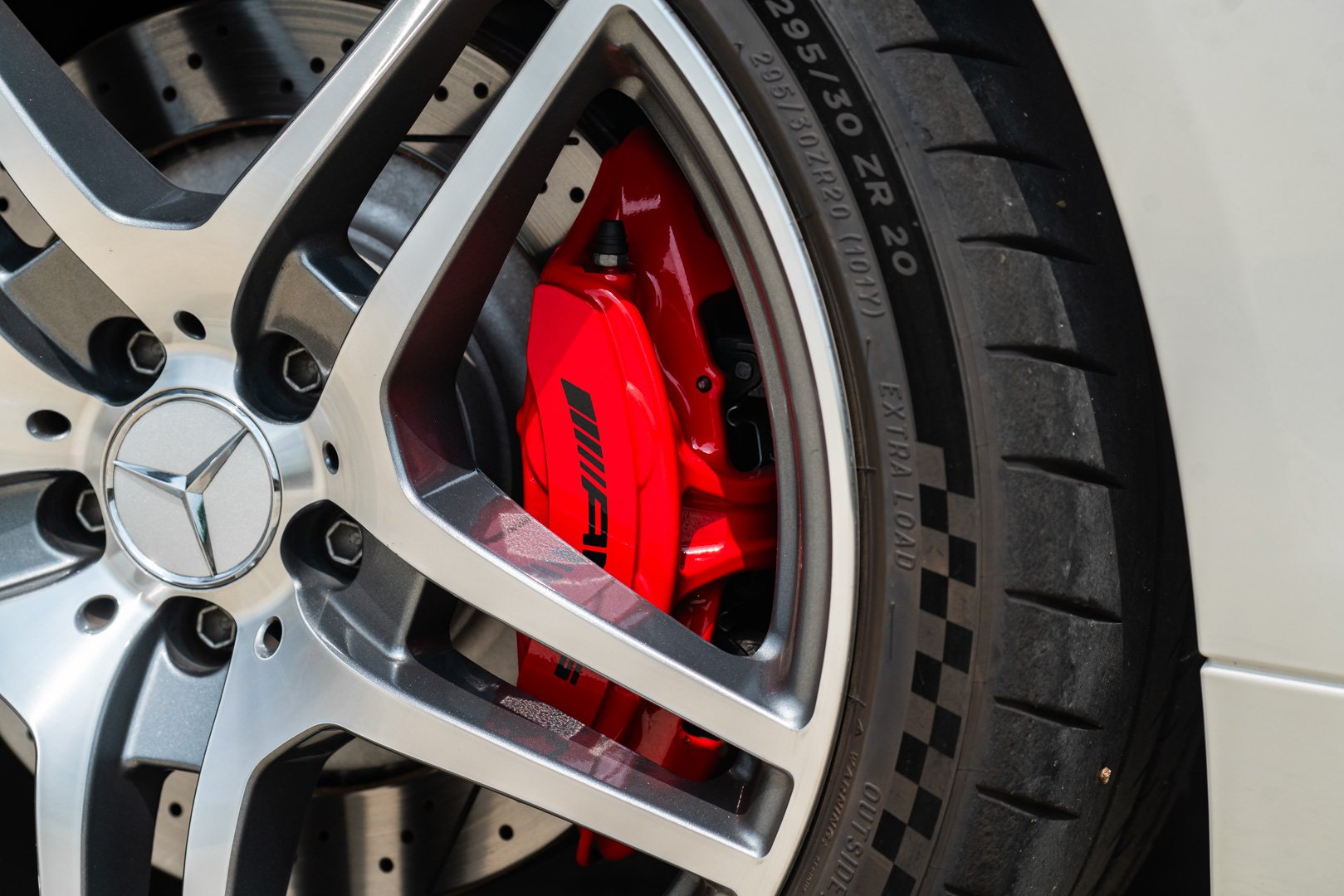 Mercedes Benz SLS AMG 