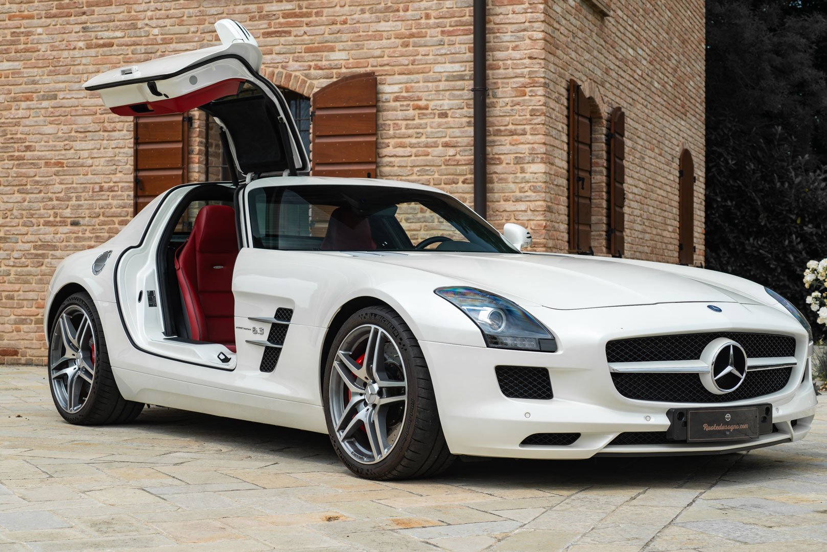 Mercedes Benz SLS AMG 