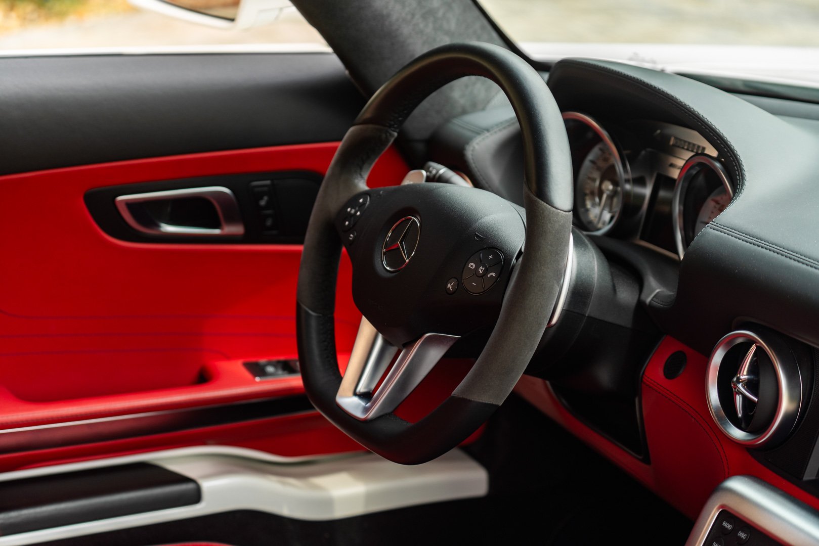 Mercedes Benz SLS AMG 