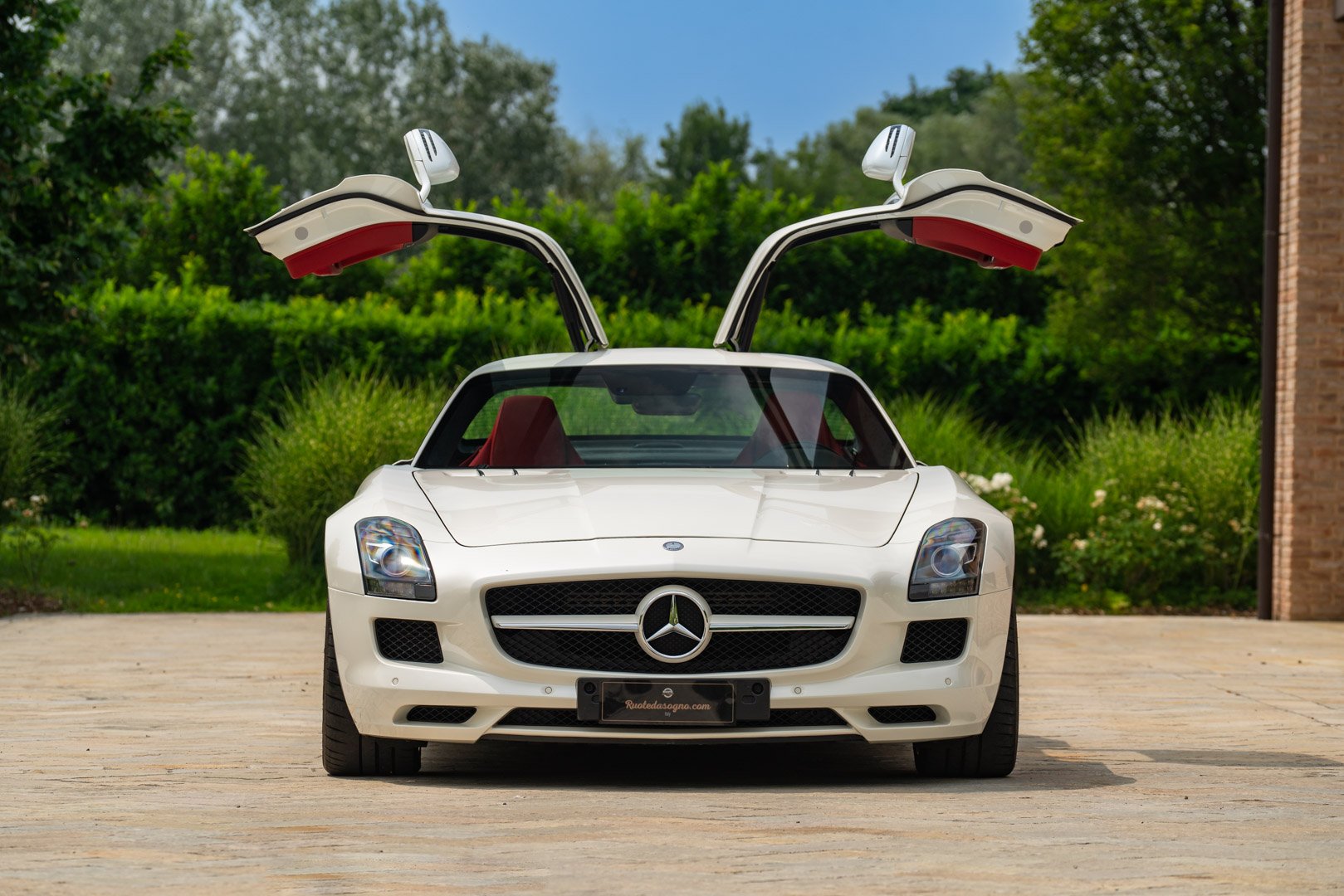 Mercedes Benz SLS AMG 