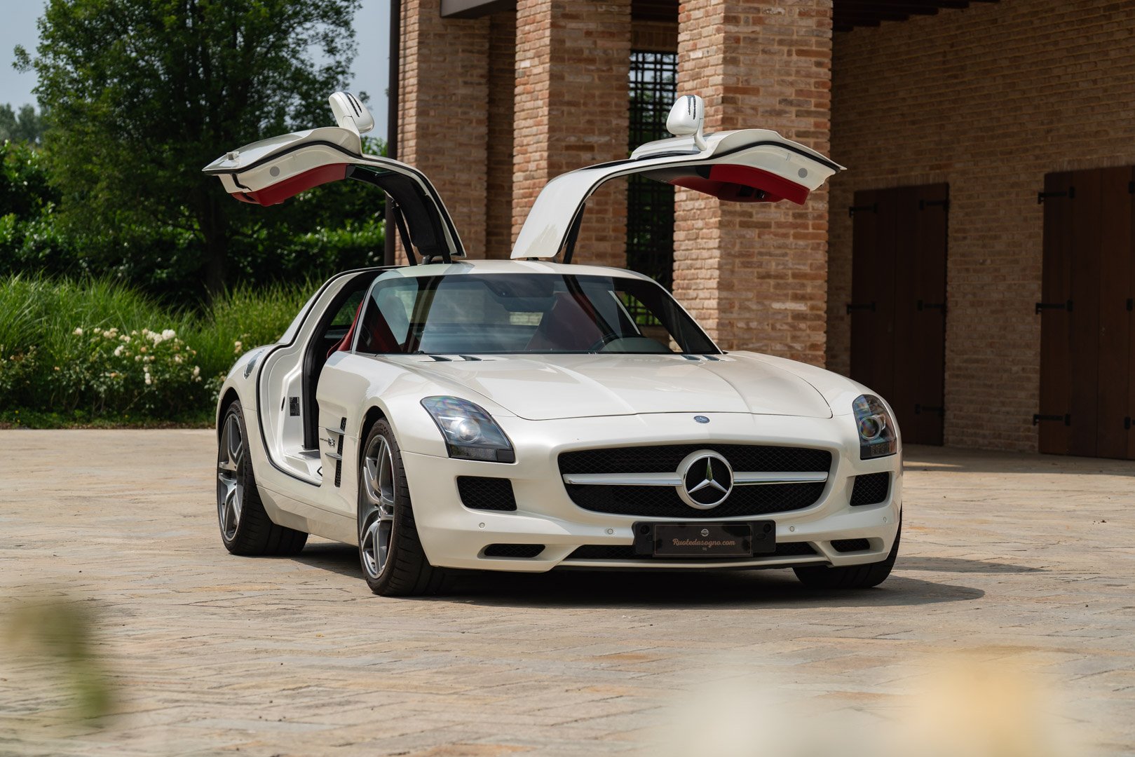 Mercedes Benz SLS AMG 