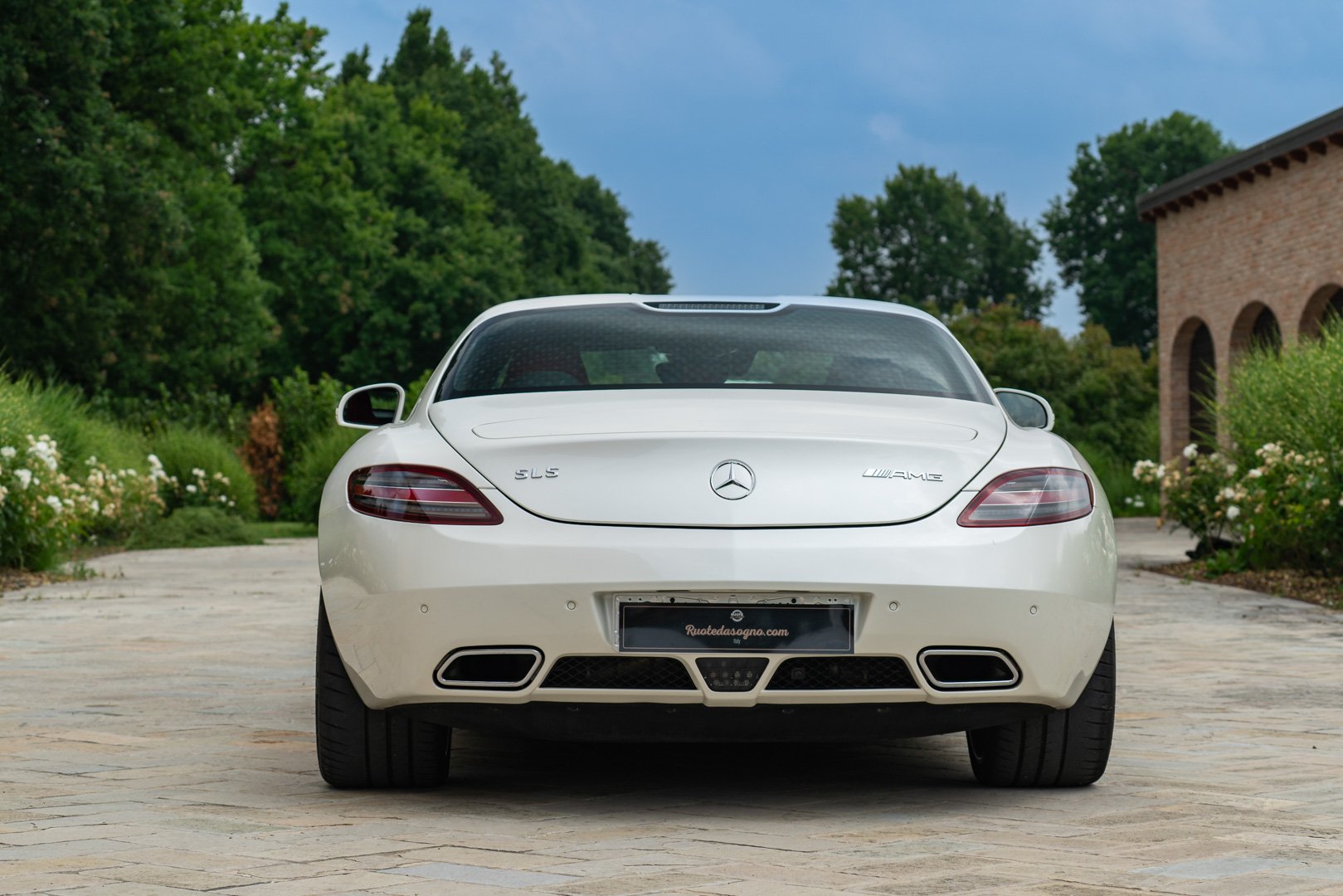 Mercedes Benz SLS AMG 