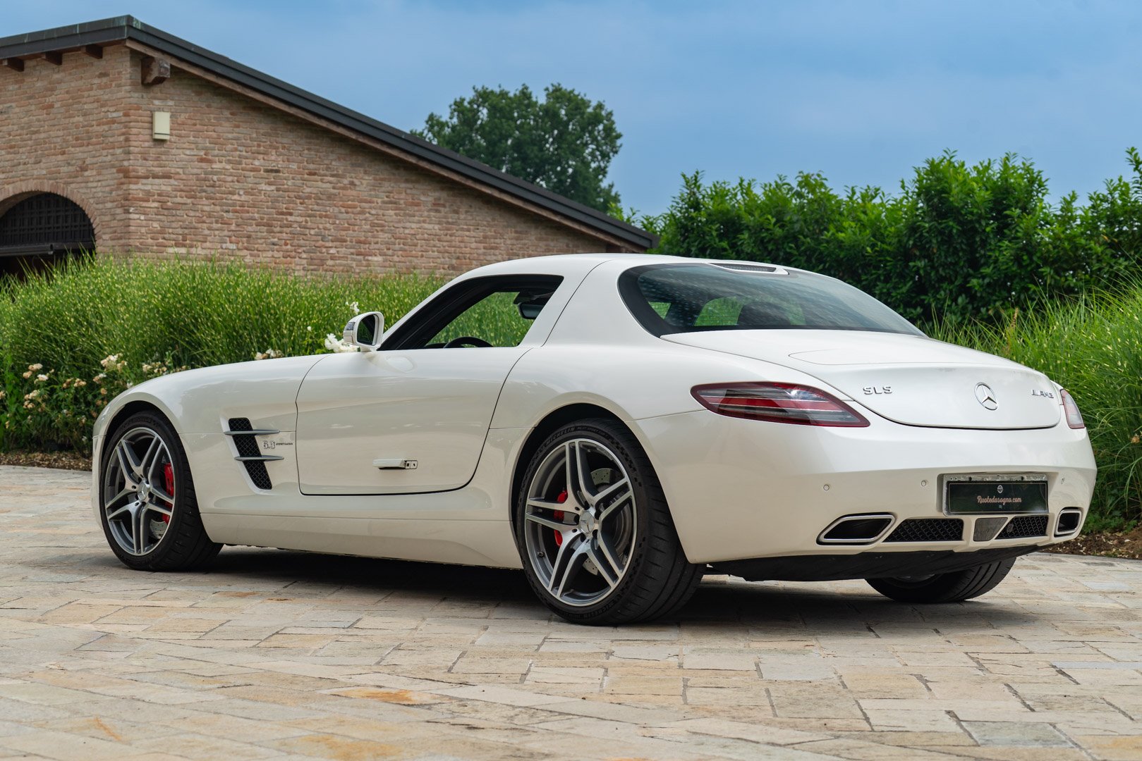 Mercedes Benz SLS AMG 