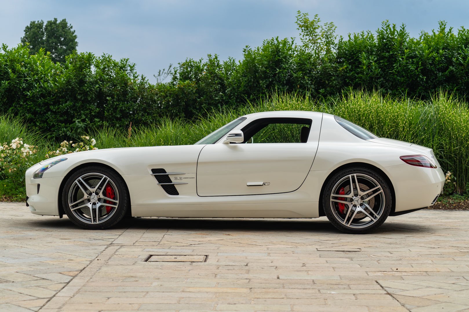Mercedes Benz SLS AMG 