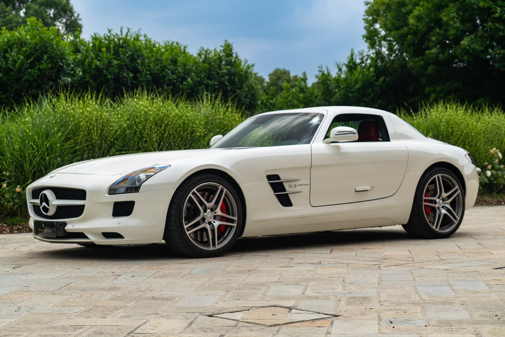 Mercedes Benz SLS AMG 