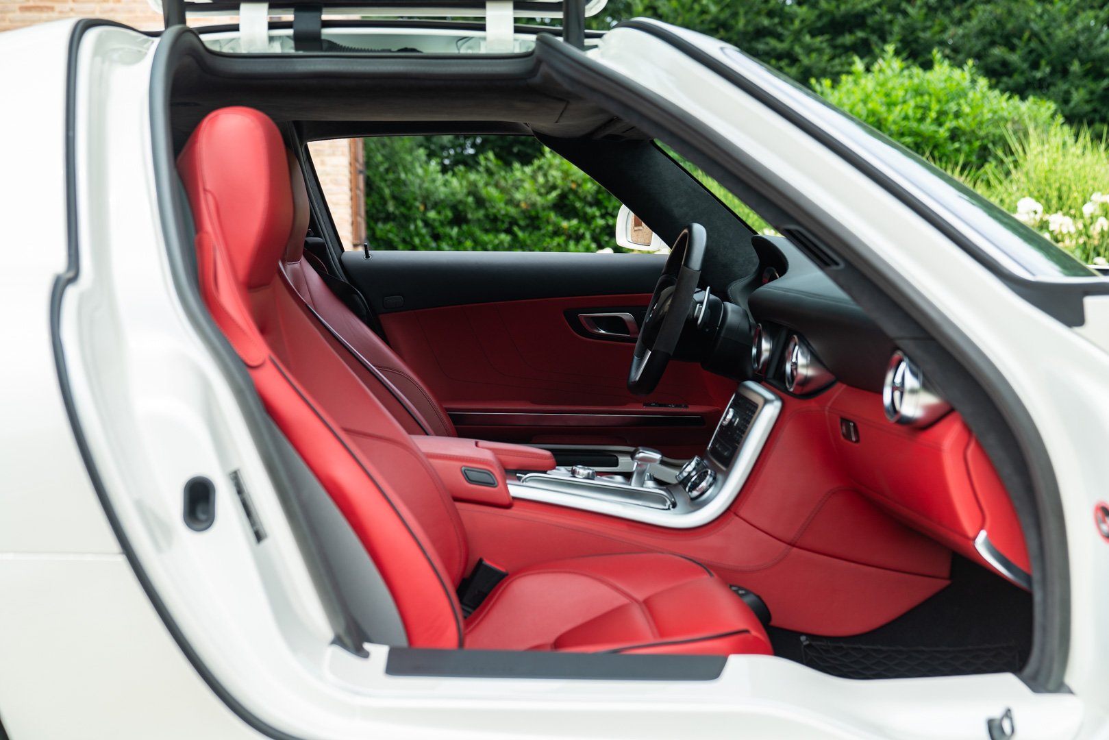 Mercedes Benz SLS AMG 