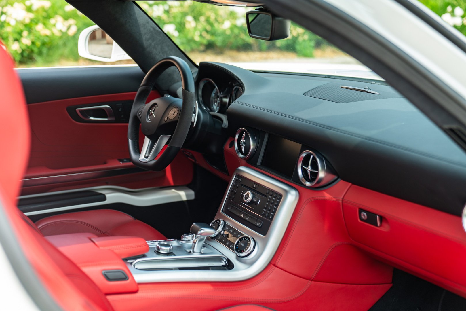 Mercedes Benz SLS AMG 