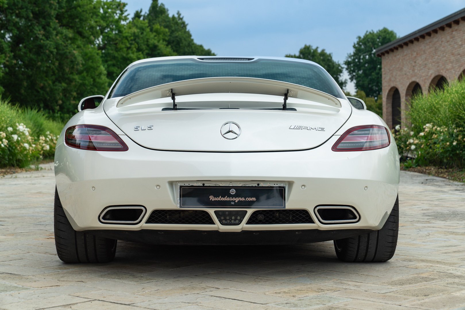 Mercedes Benz SLS AMG 