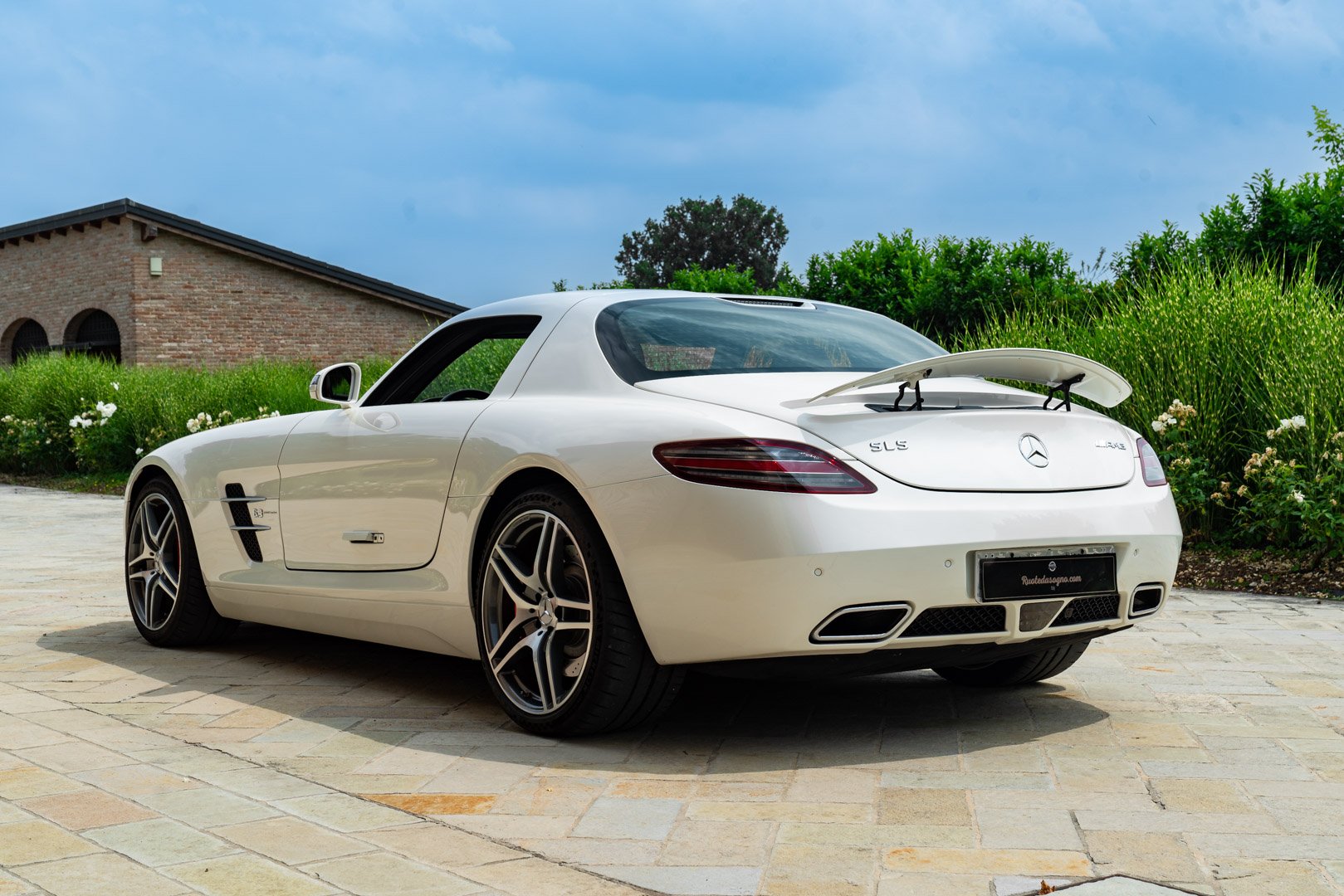 Mercedes Benz SLS AMG 