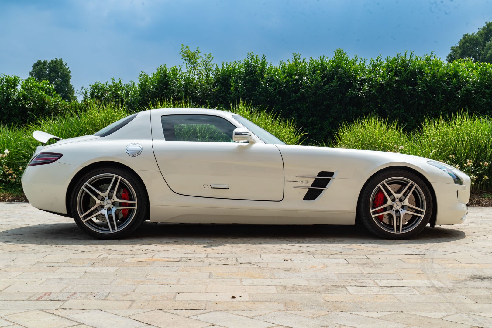 Mercedes Benz SLS AMG 