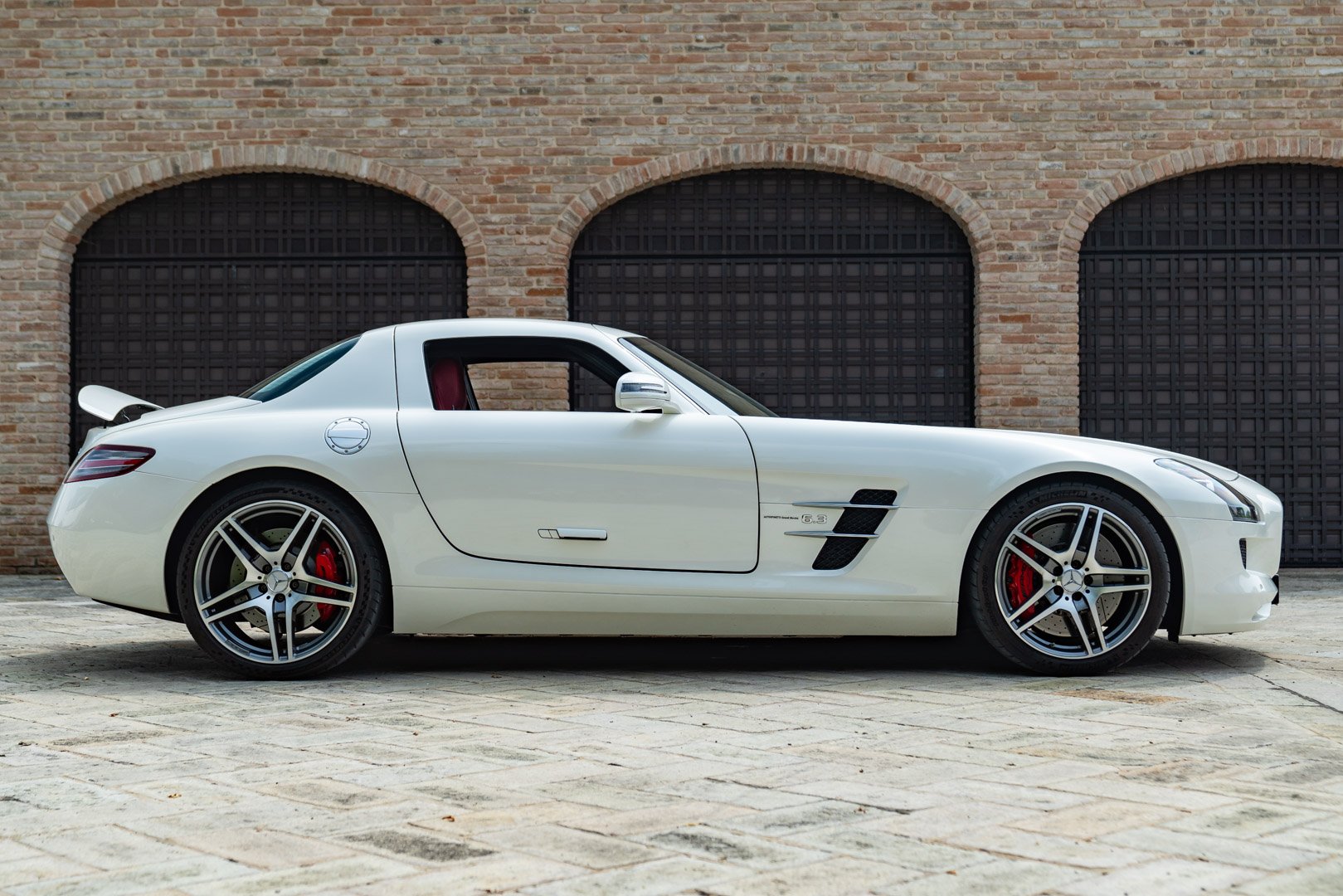 Mercedes Benz SLS AMG 