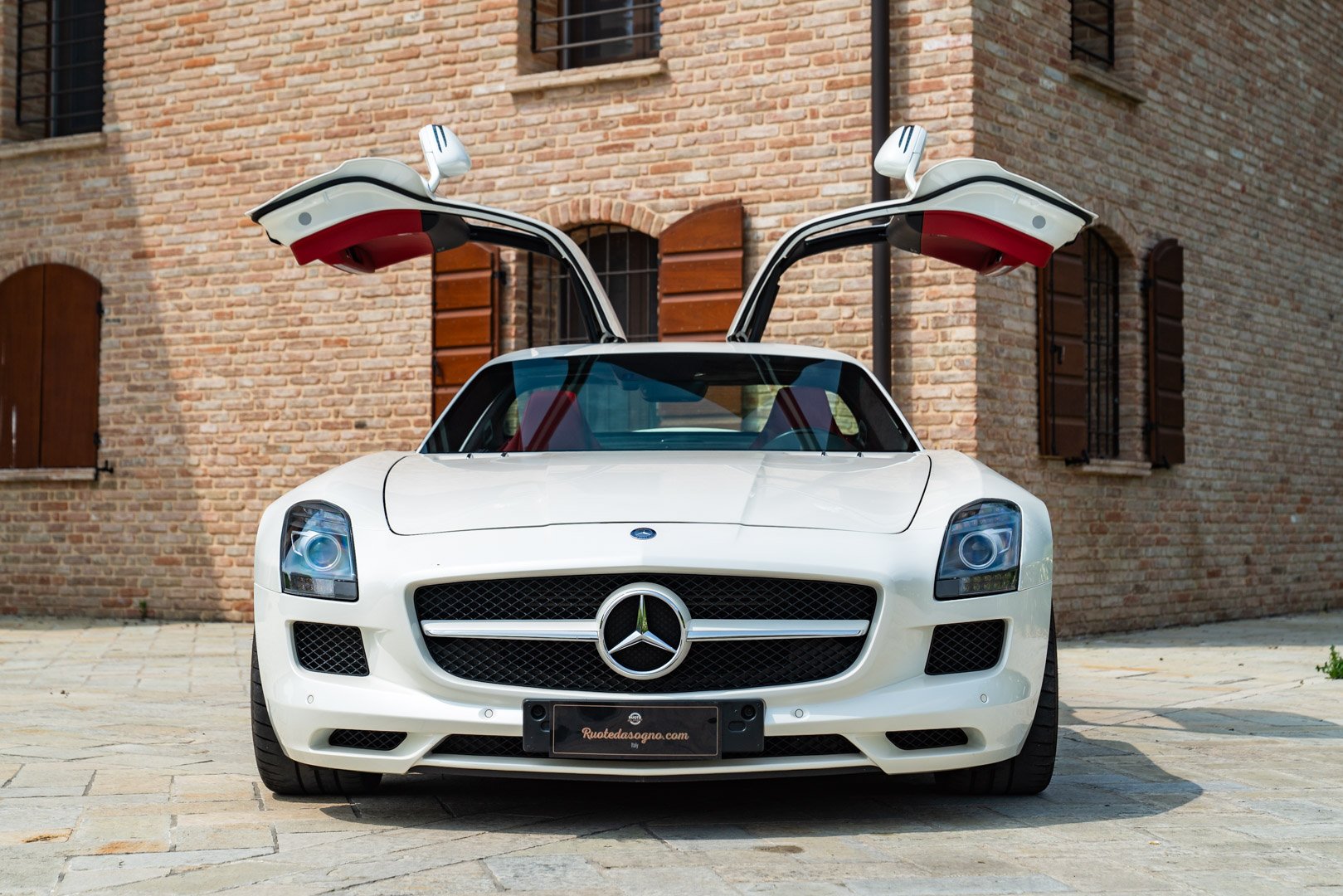 Mercedes Benz SLS AMG 