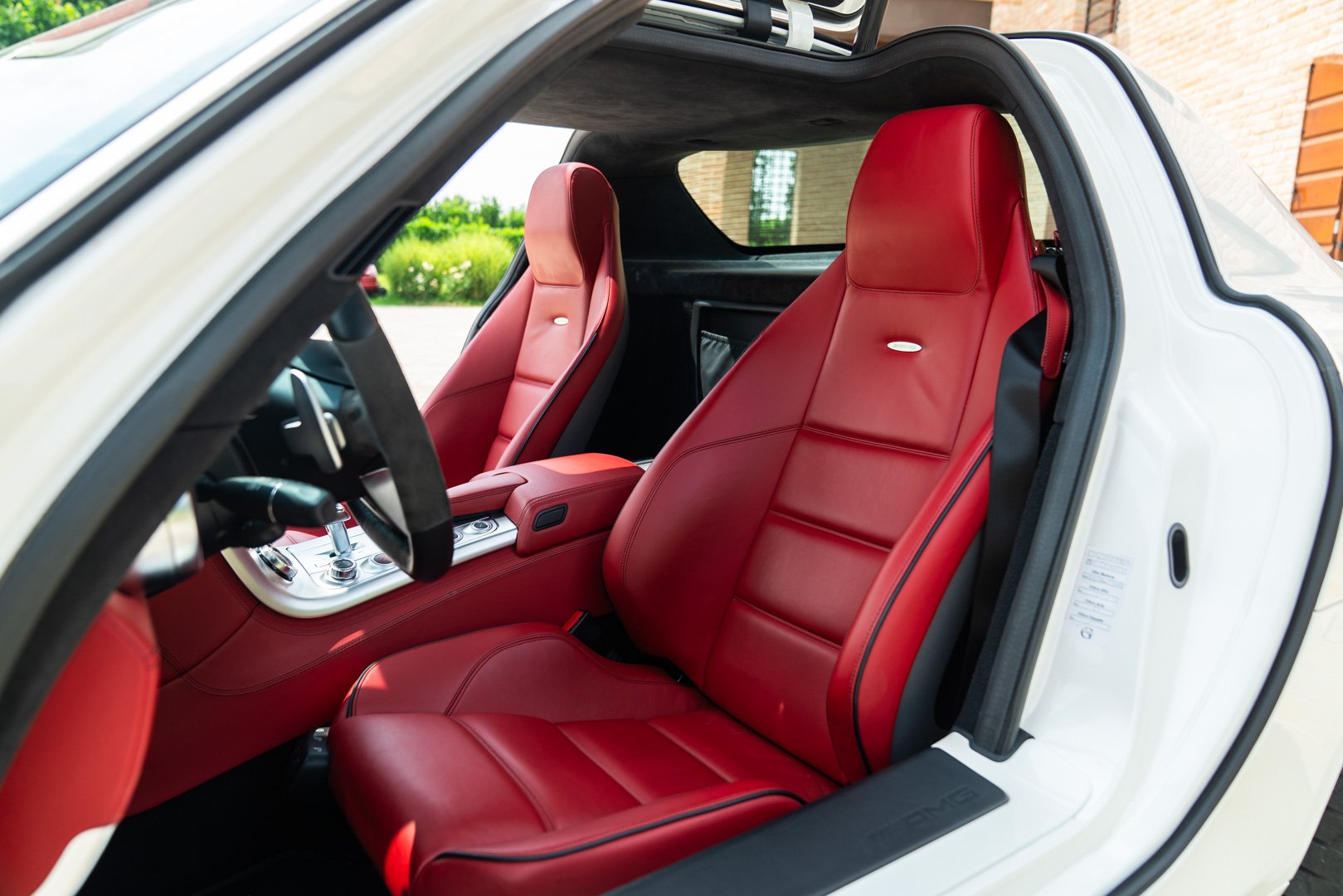 Mercedes Benz SLS AMG 