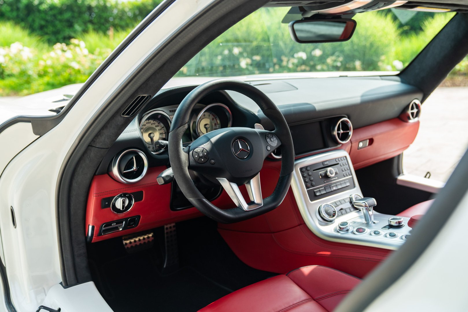 Mercedes Benz SLS AMG 