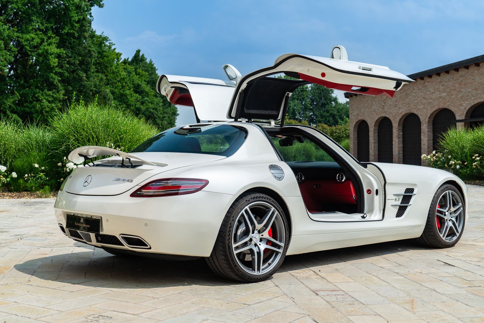 Mercedes Benz SLS AMG 