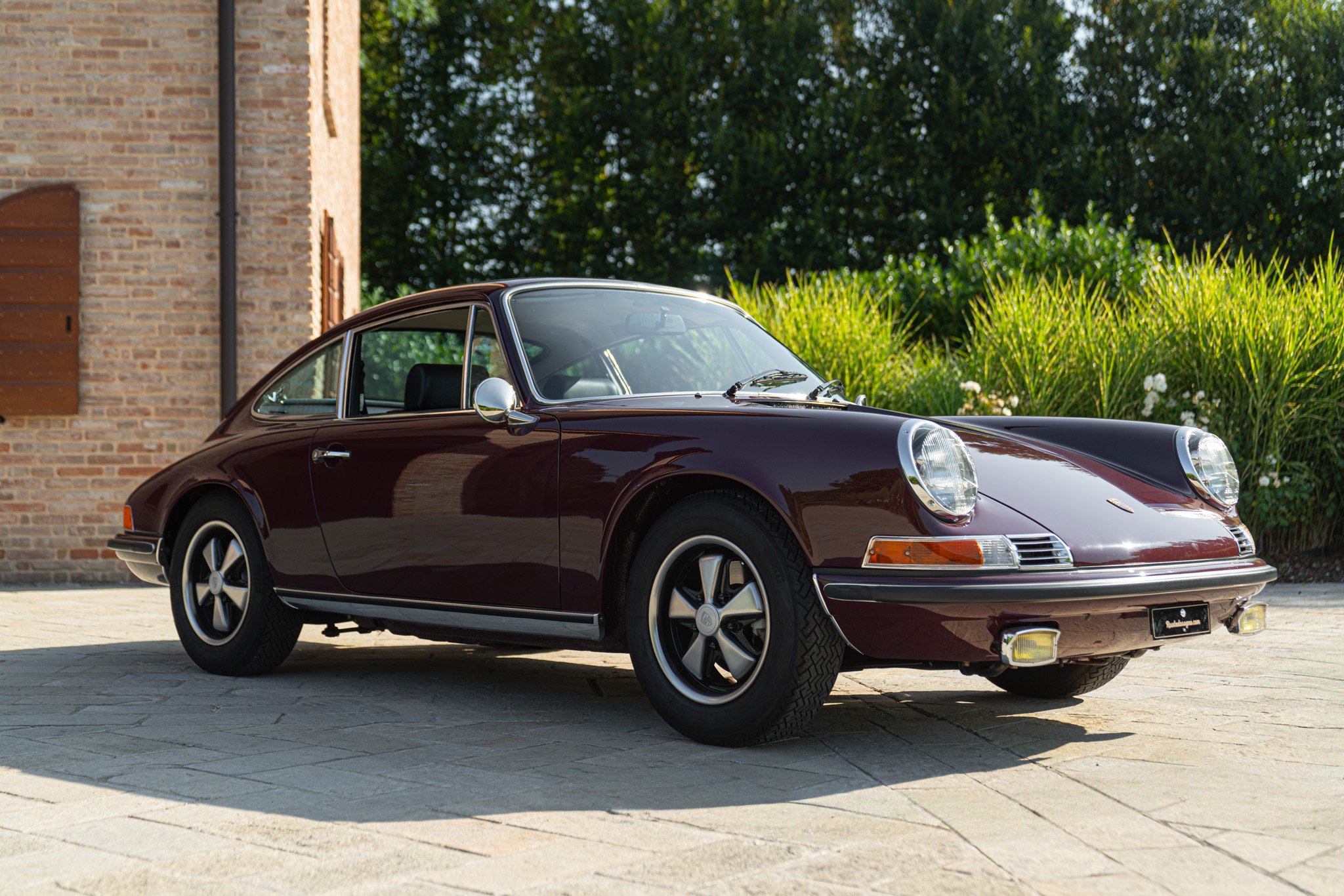 Porsche 911 2.2 S           