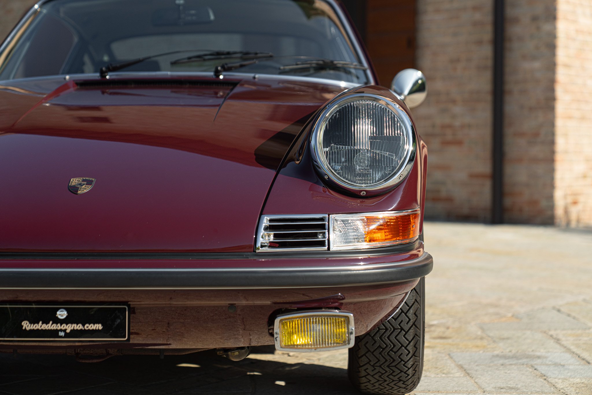 Porsche 911 2.2 S           