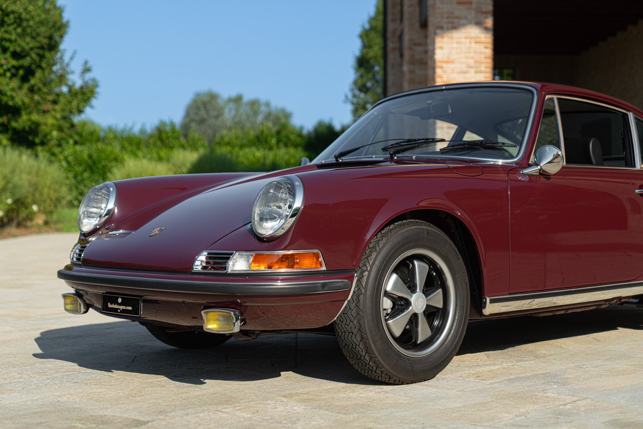 Porsche 911 2.2 S           