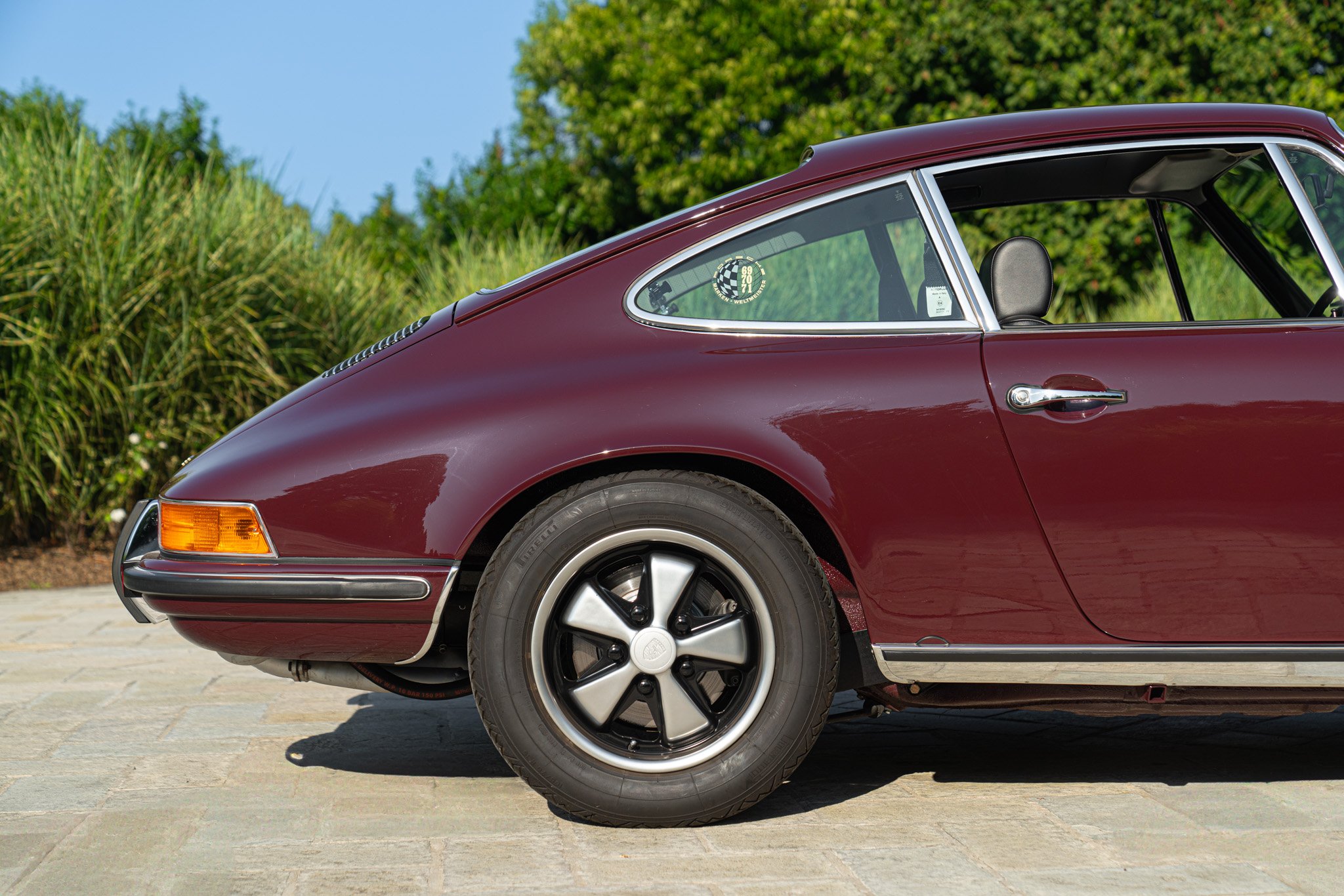 Porsche 911 2.2 S           