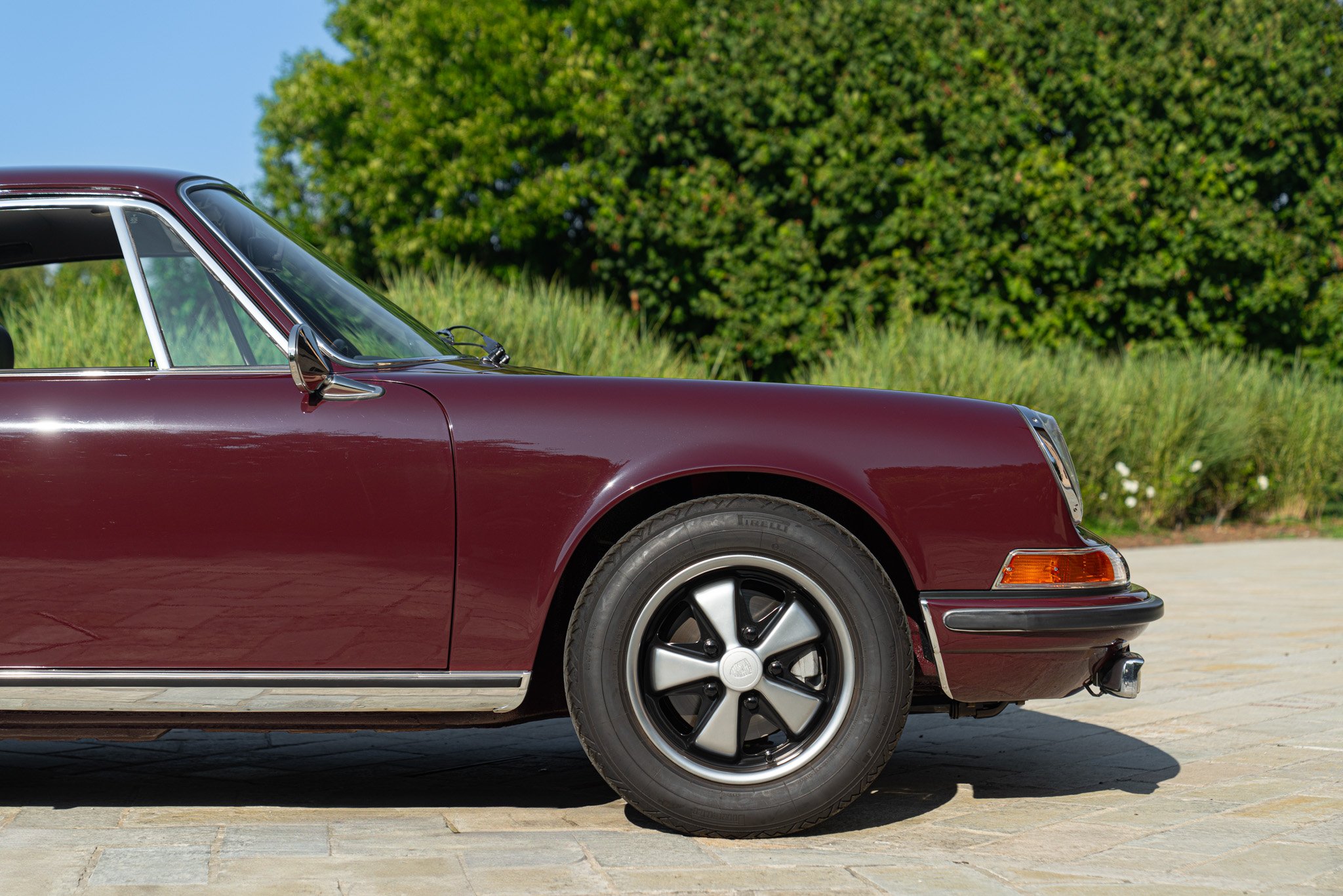Porsche 911 2.2 S           