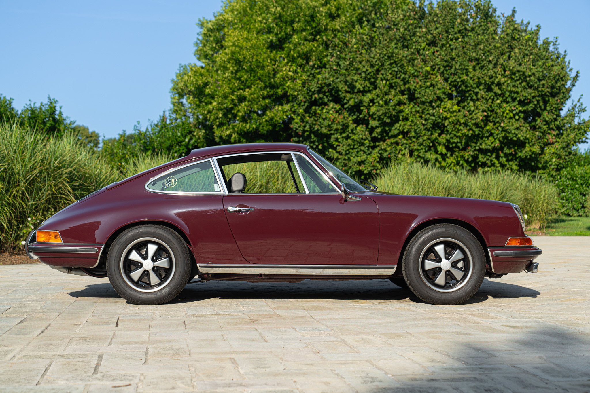 Porsche 911 2.2 S           