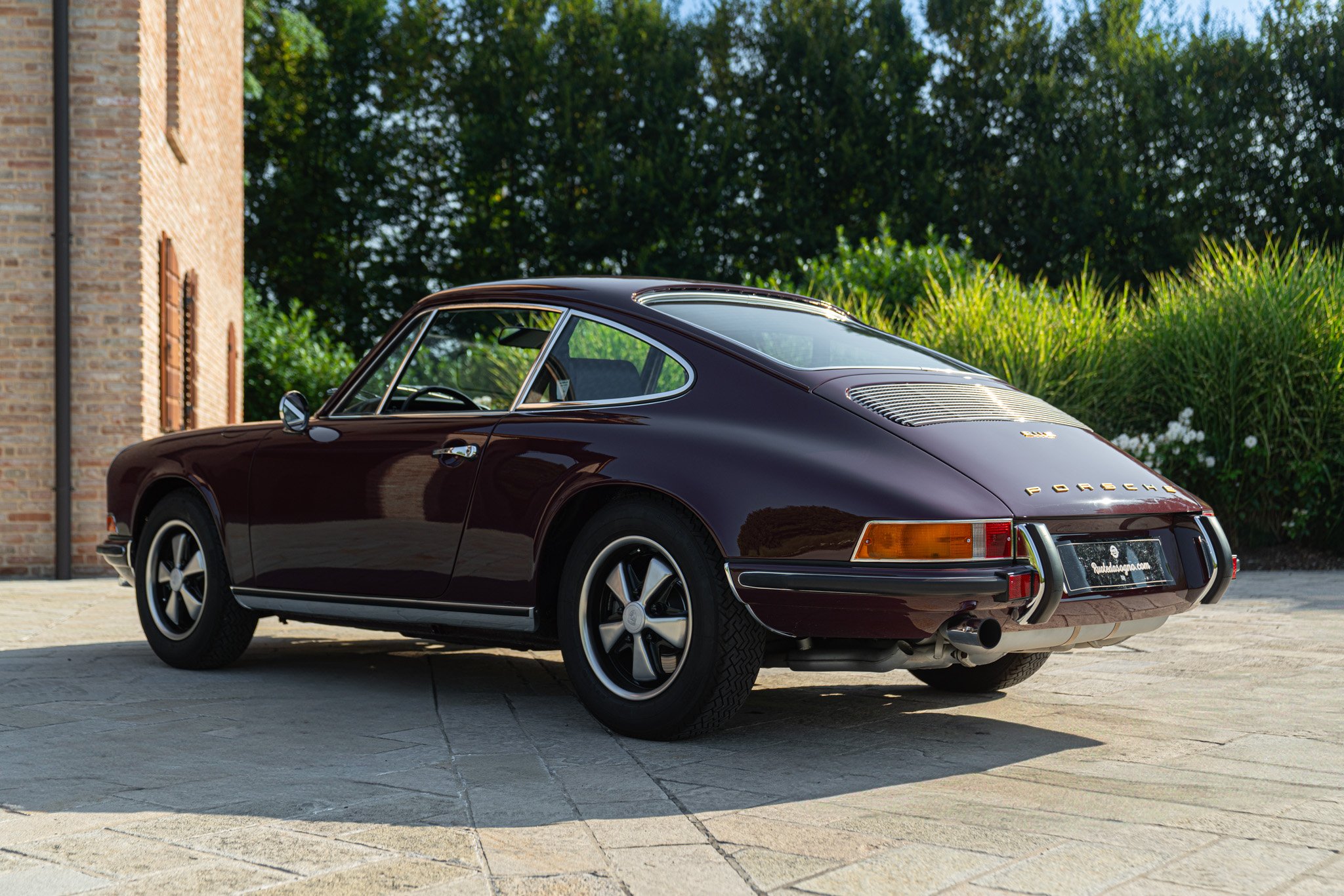 Porsche 911 2.2 S           