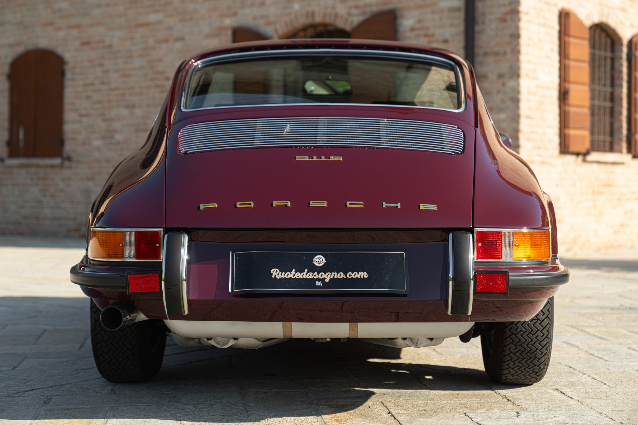 Porsche 911 2.2 S           