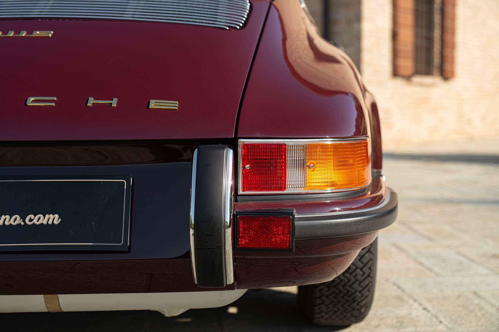 Porsche 911 2.2 S           