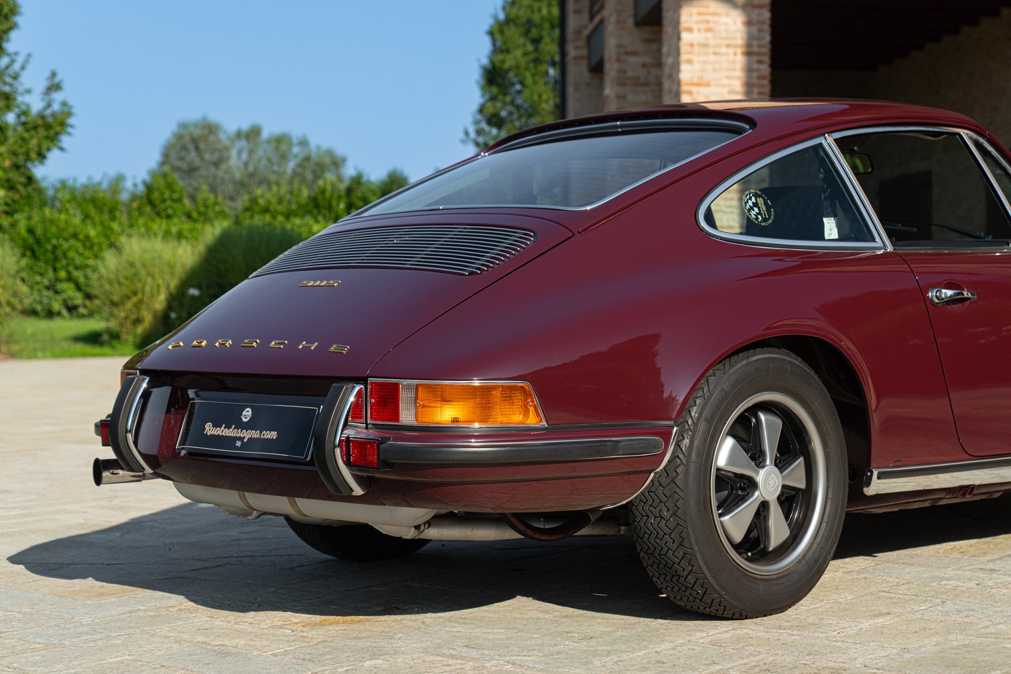 Porsche 911 2.2 S           