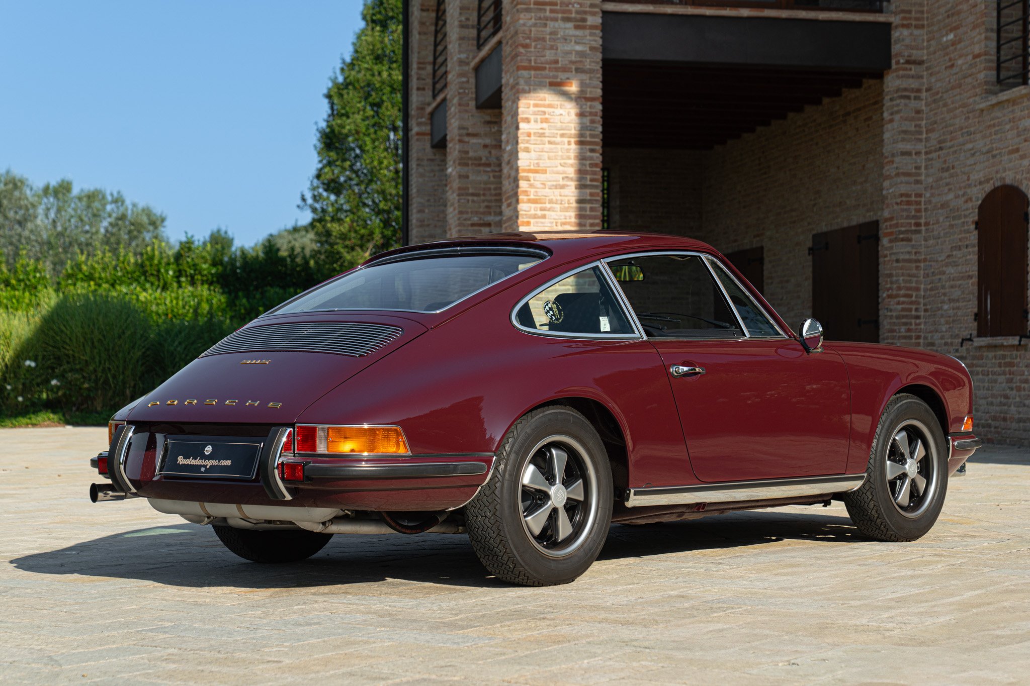 Porsche 911 2.2 S           