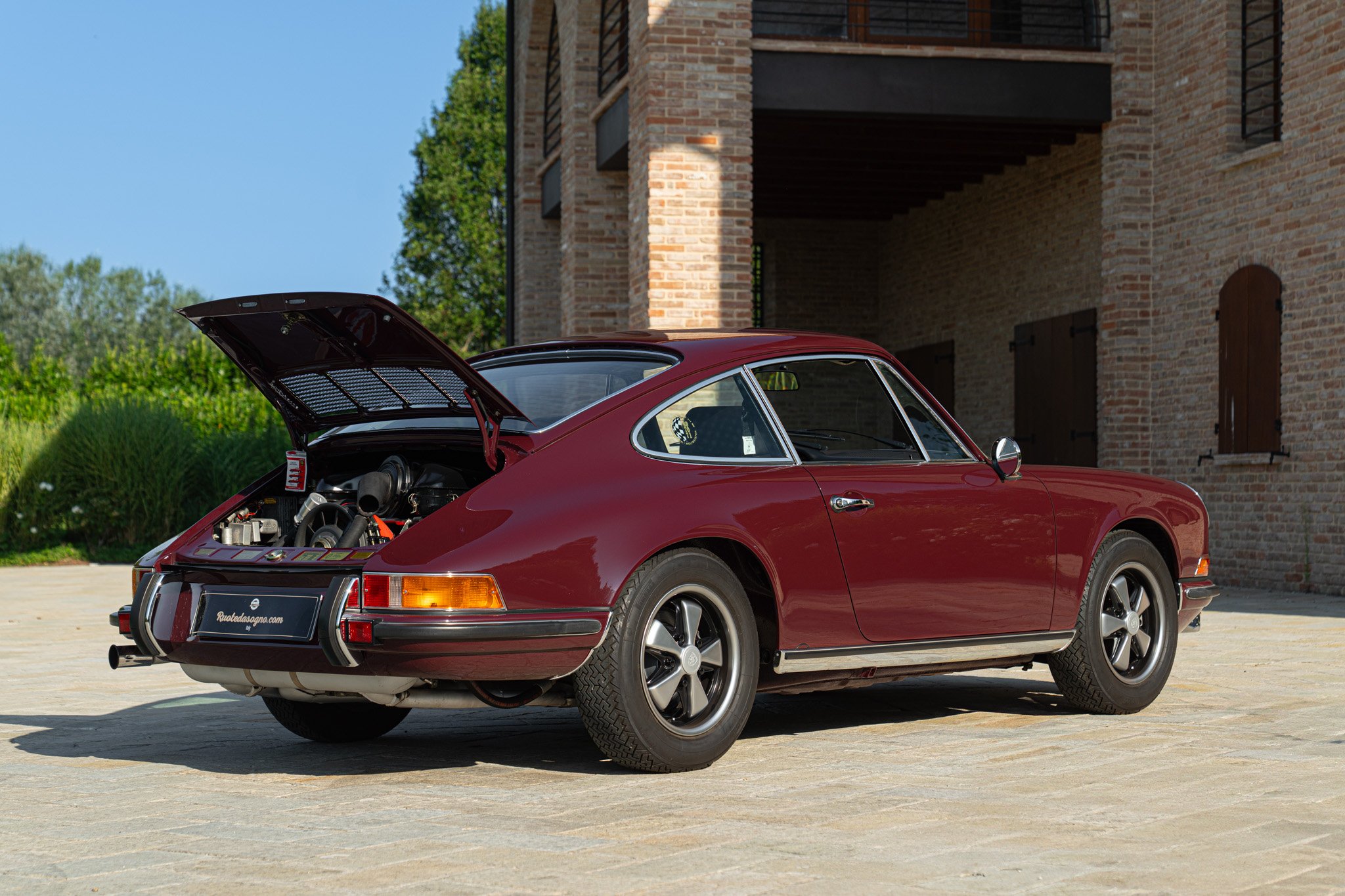 Porsche 911 2.2 S           