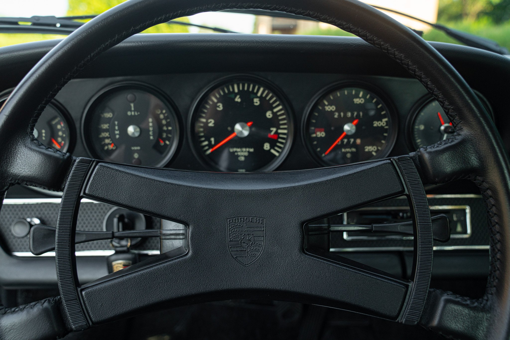 Porsche 911 2.2 S           