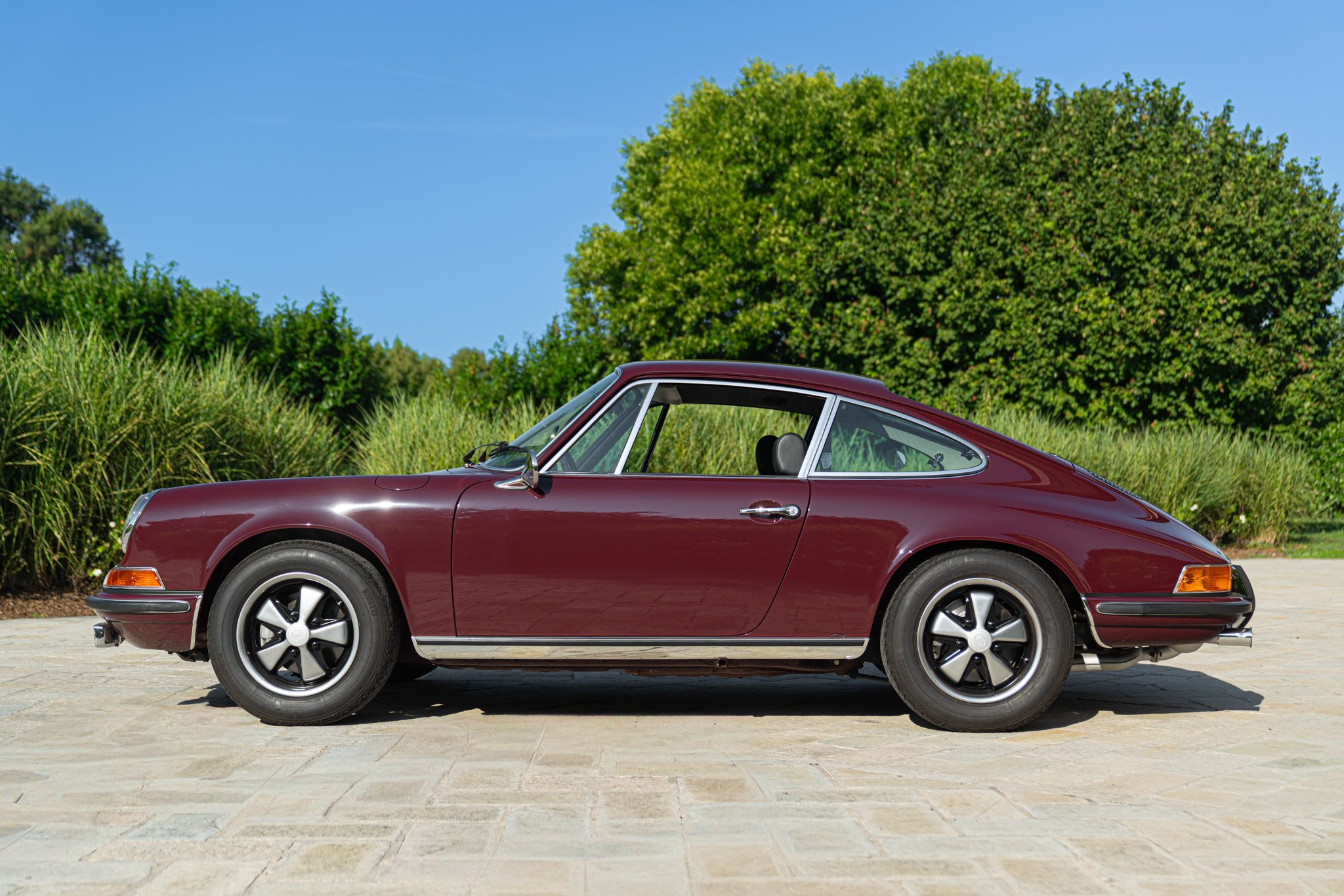 Porsche 911 2.2 S           