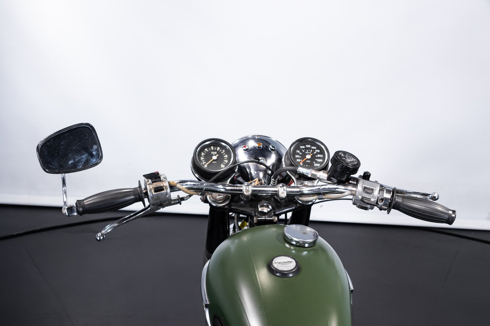 Triumph T140 BONNEVILLE 750 