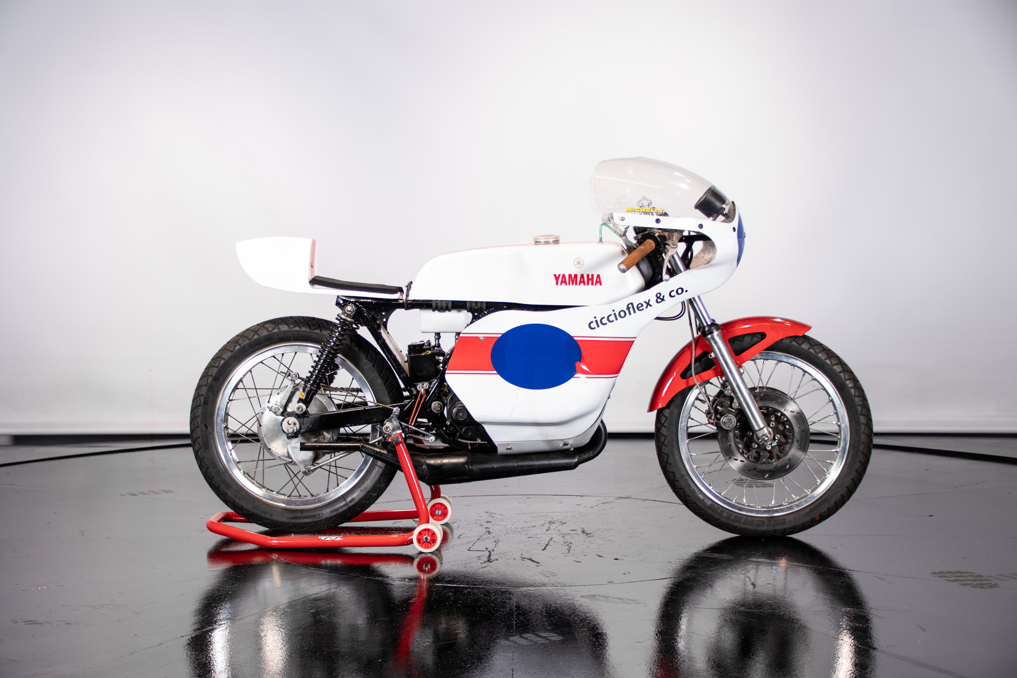 Yamaha TZ 350 Johnny Cecotto Replica 