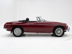 MG B \'74 
