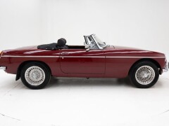 MG B \'74 