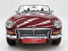 MG B \'74 