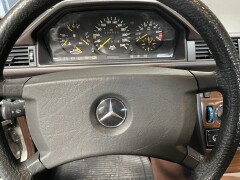 Mercedes Benz W124 260E