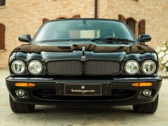 Jaguar XJR 