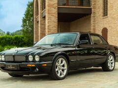 Jaguar XJR 